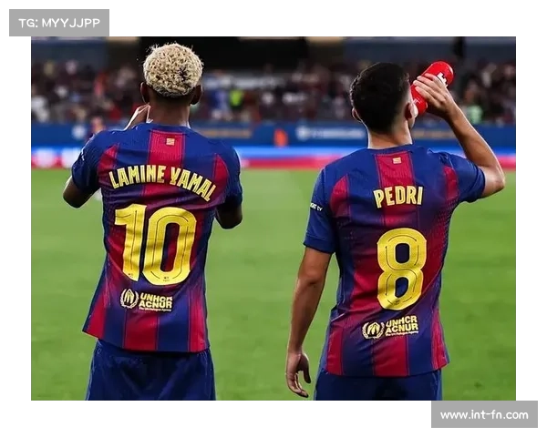 巴萨伤病潮缓解，莱万、佩德里恢复合练备战超级杯